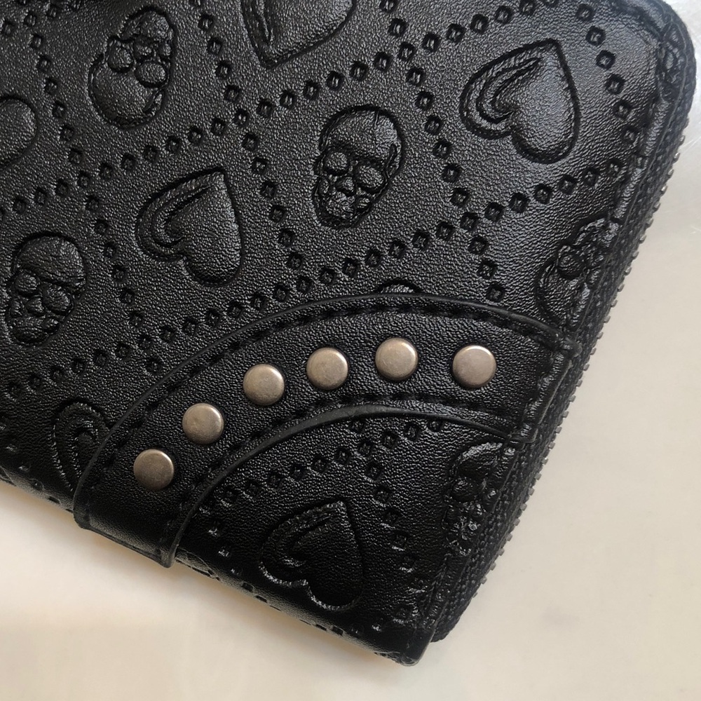 Ed Hardy Black Faux Leather ZA Wallet Embossed Skull & Heart Pattern NWT - Picture 16 of 16